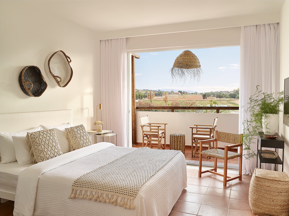 15-casa-room-fields-view-&-private-balcony