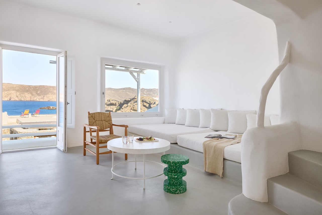 04-spacious-suites-overlooking-the-aegean-sea Large