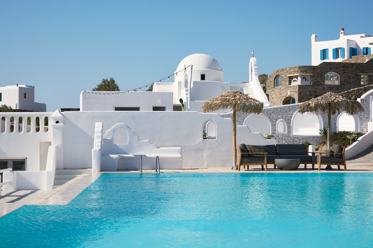 07-lolitas-infinity-pool-is-the-hot-spot-for-lazy-days-and-dreamy-evenings Large