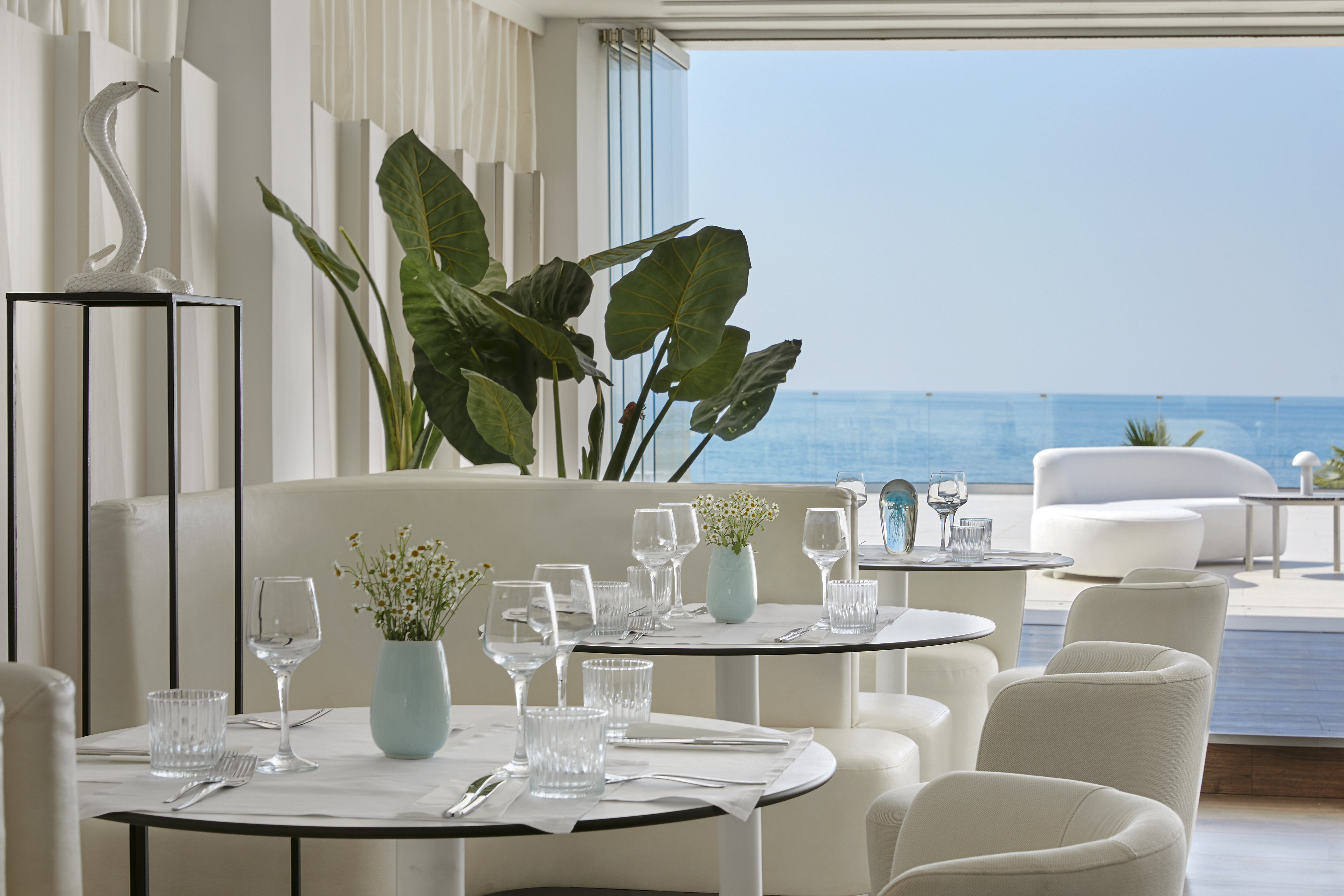 12-a-unique-restaurant-offering-dining-with-breathtaking-views