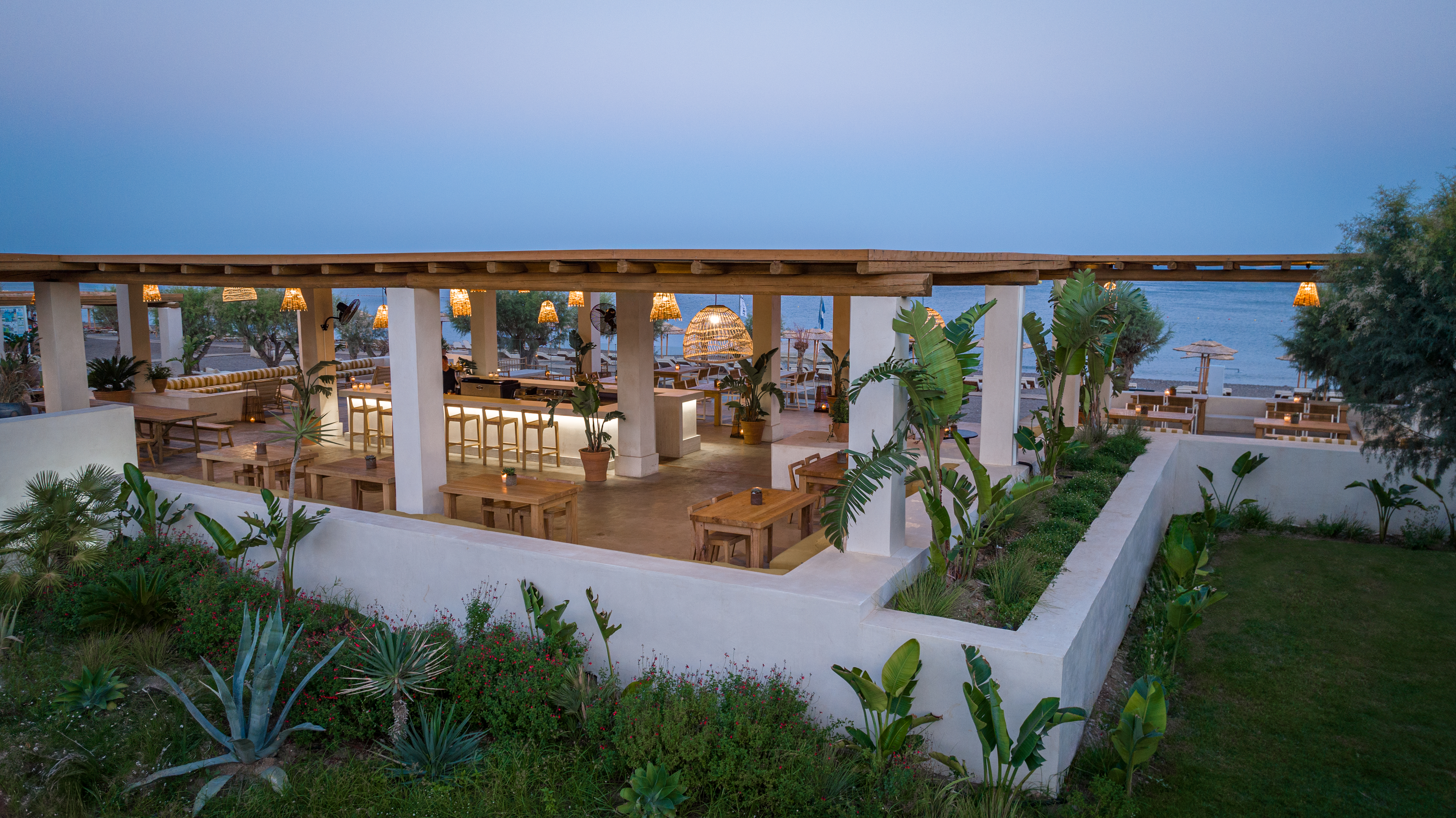 13-Dama-Dama-on-the-beach-all-day-bar-with-breathtaking-views-for-unforgettable-relaxation