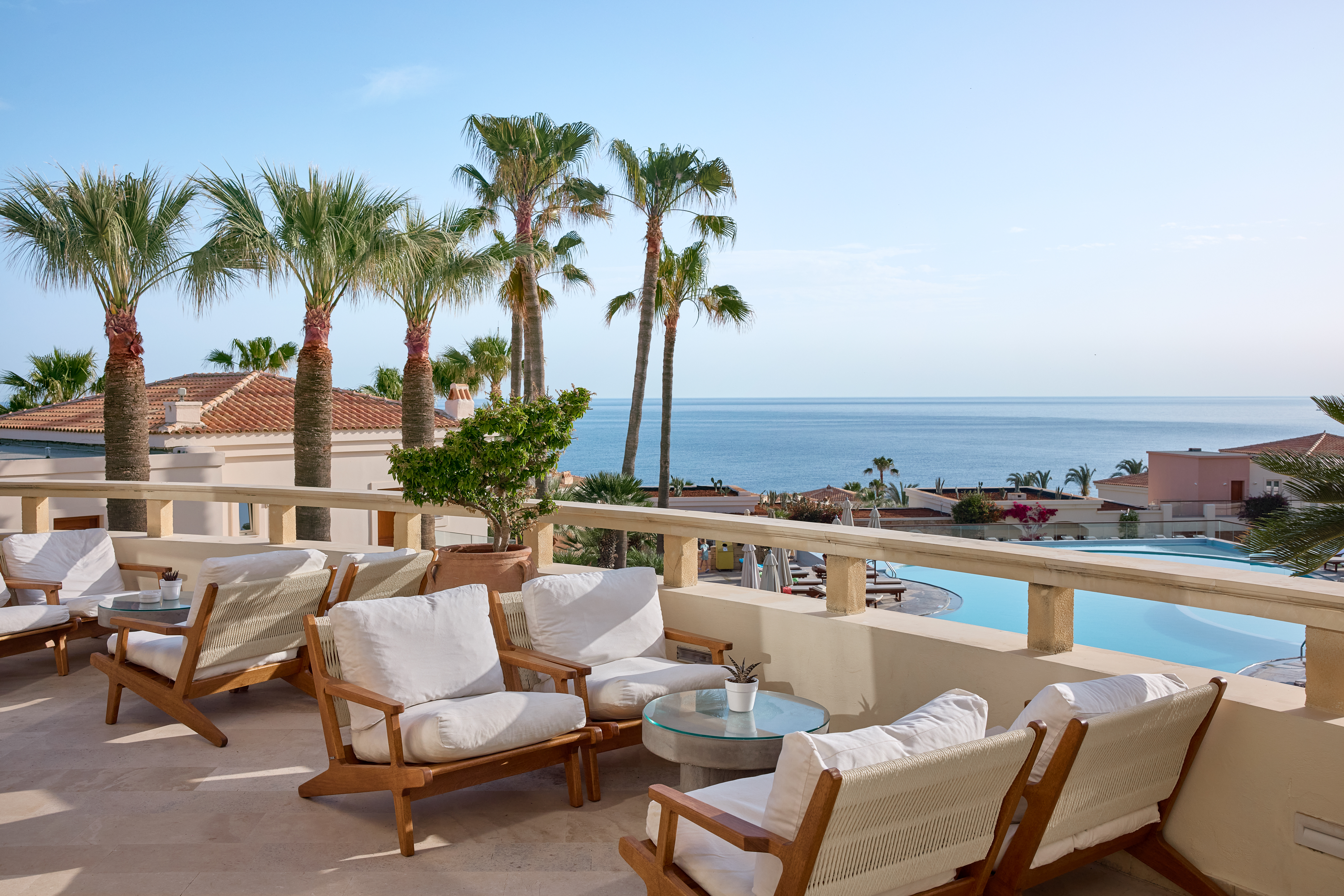 16-relax-and-enjoy-tasty-flavors-by-the-pool