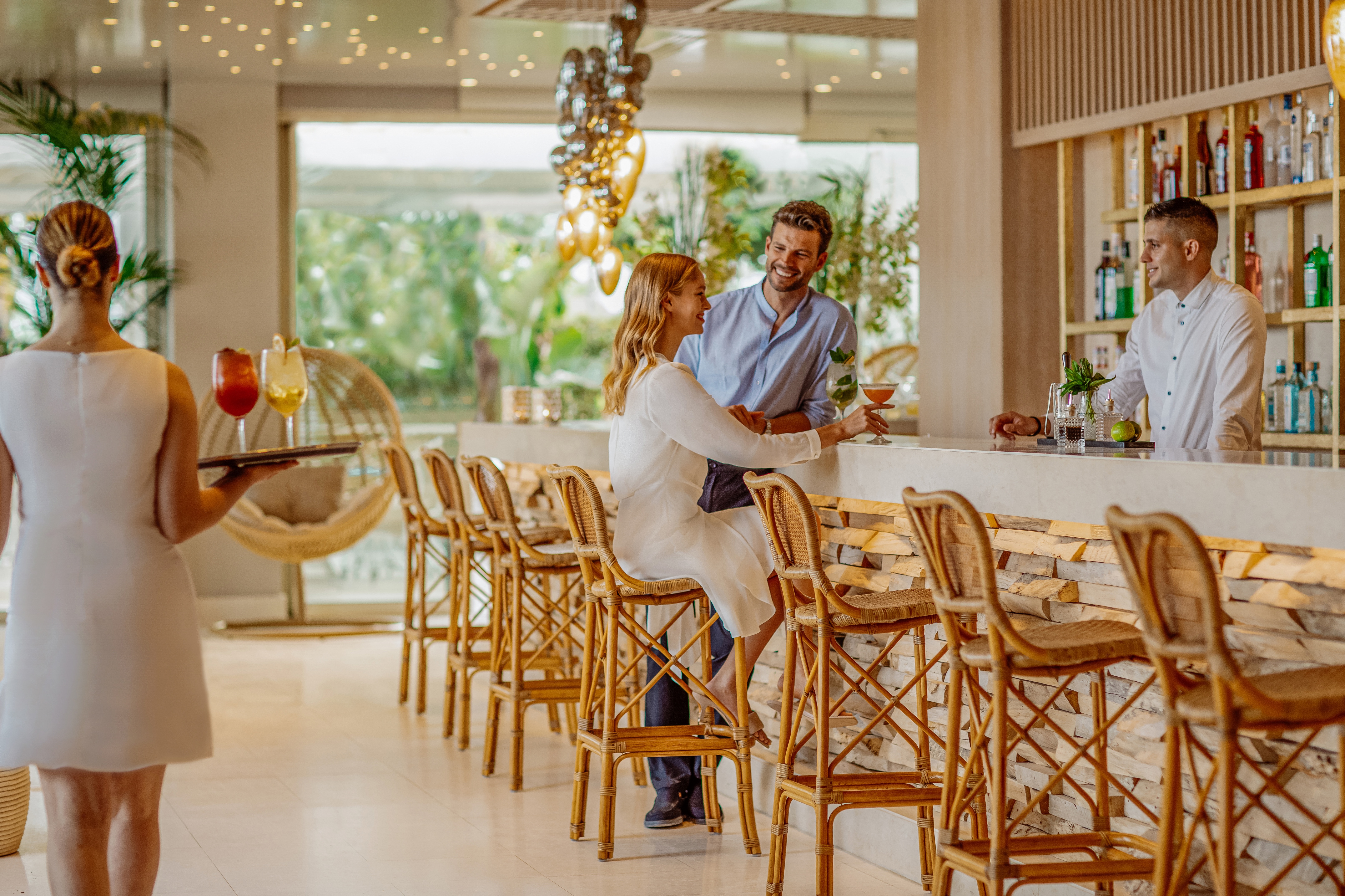 Ikos Aria _ Deluxe Bar