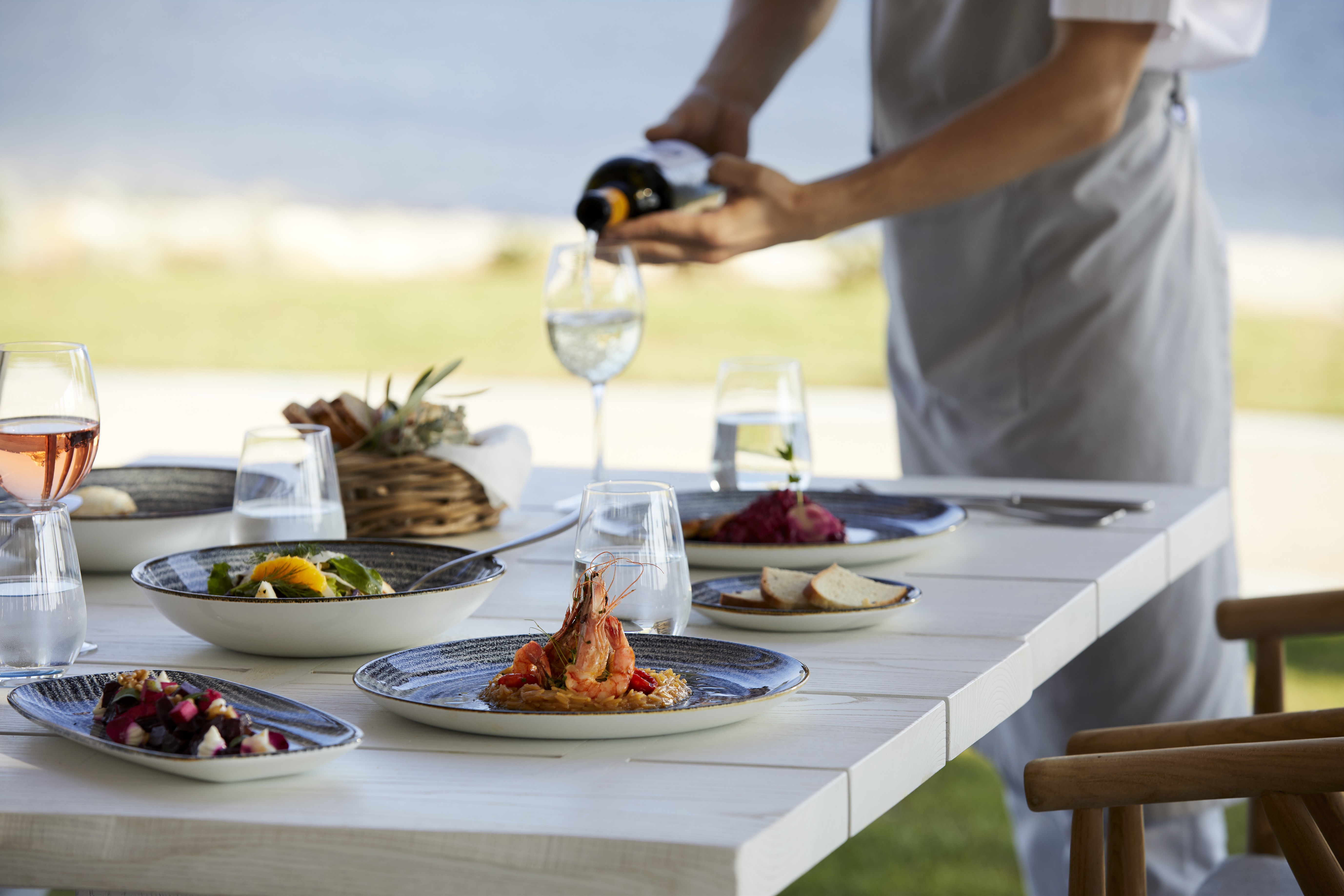 Ikos Aria _ Ouzo Service